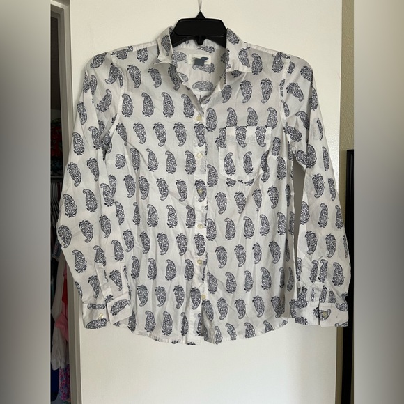 Old Navy Women’s White Paisley Button Down in a Medium - Picture 3 of 8